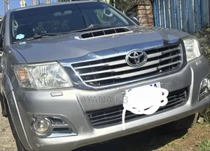 Toyota Hilux 2016 Gray