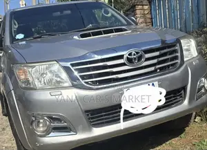 Toyota Hilux 2016 Gray
