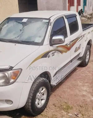 Photo - Toyota Hilux 2008 White