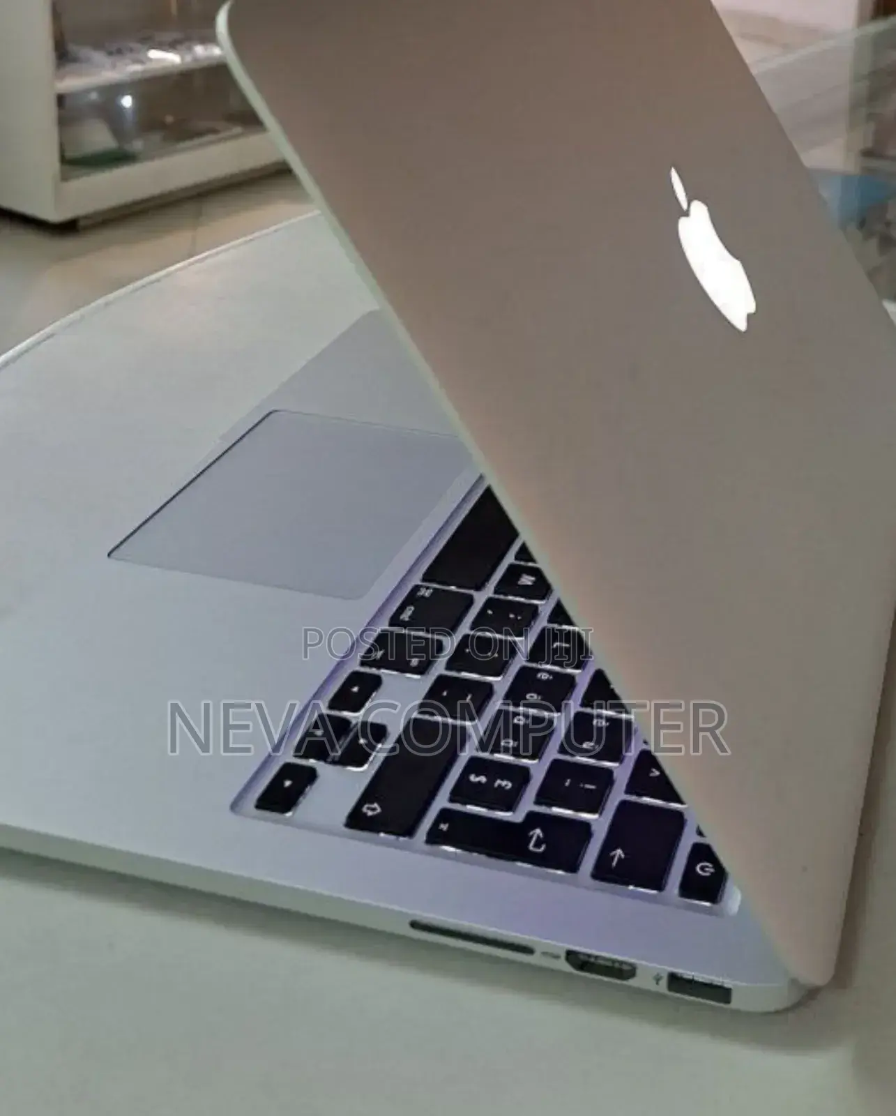 New Laptop Apple MacBook Pro 2019 8GB Intel Core I5 SSD 256GB