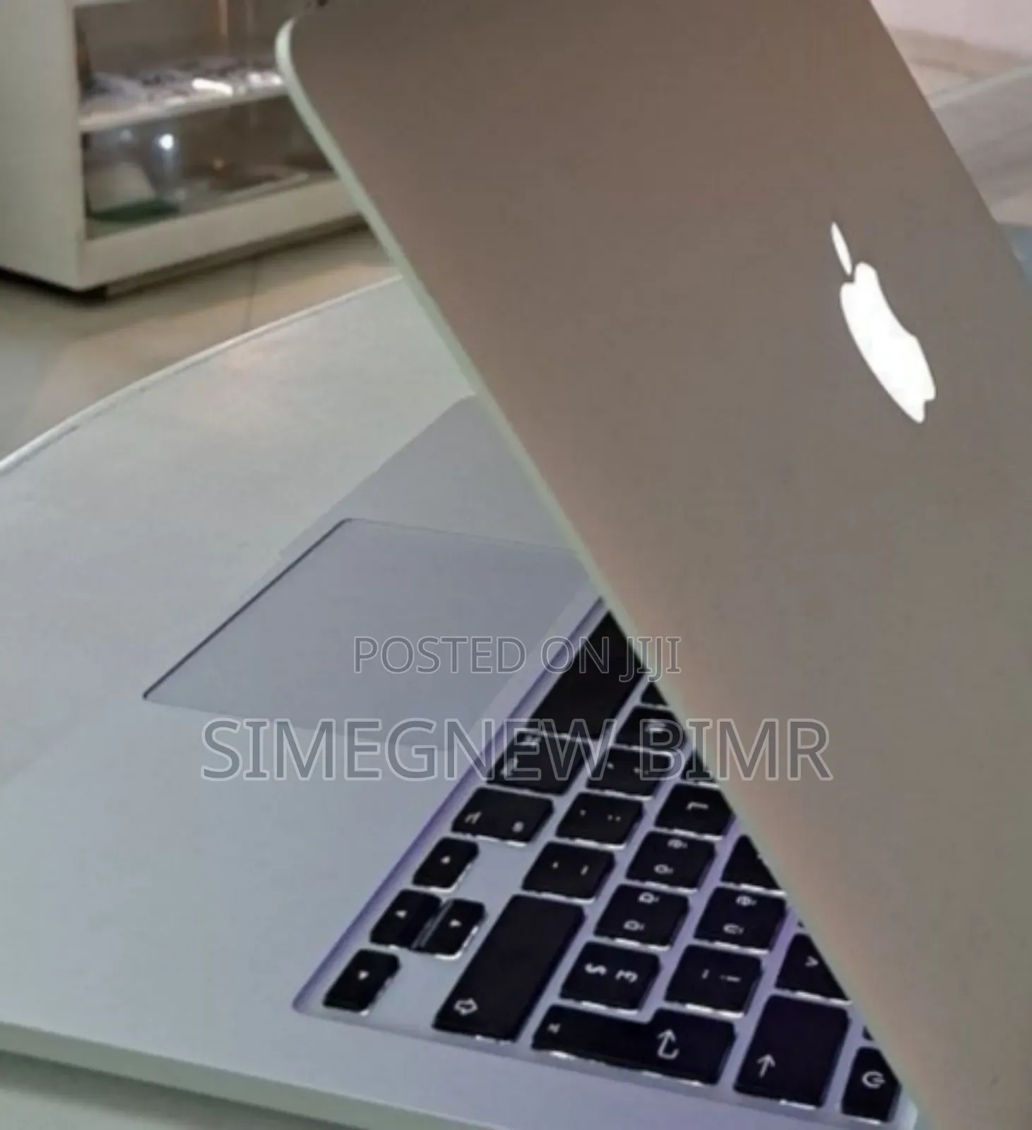 New Laptop Apple MacBook Pro 2015 8GB Intel Core I5 SSD 256GB