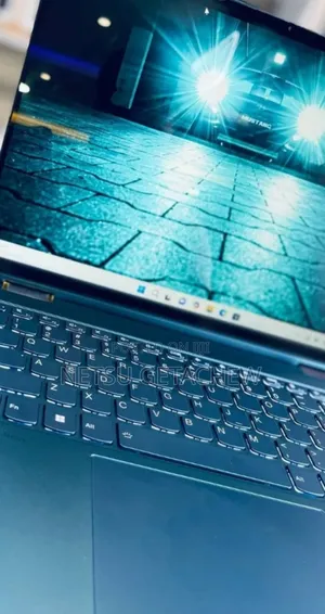 New Laptop Lenovo Yoga 7i 16GB Intel Core Ultra 7 SSD 512GB