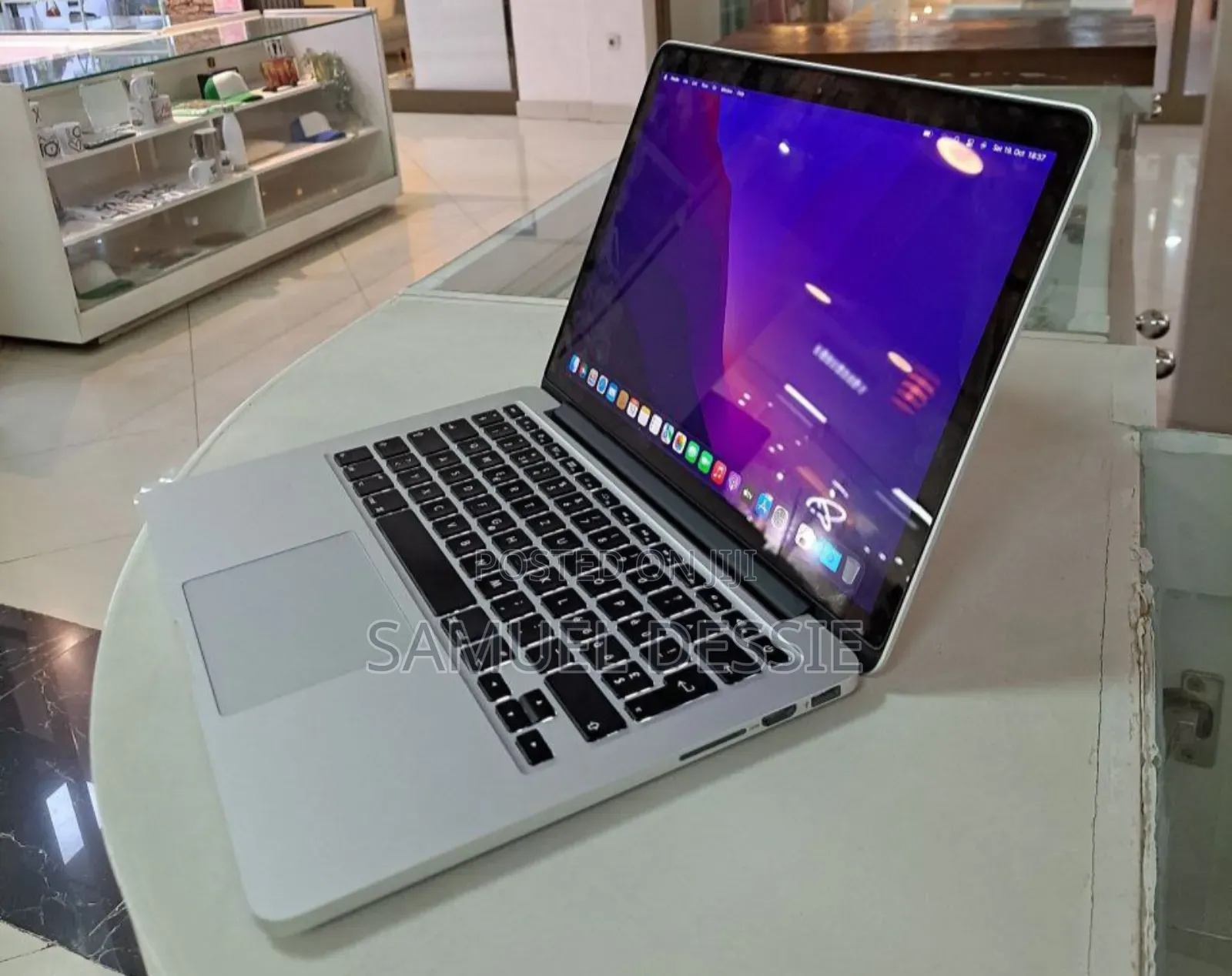 New Laptop Apple MacBook Pro 2015 8GB Intel Core I5 SSD 256GB