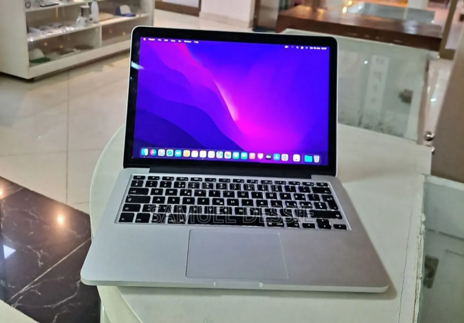 New Laptop Apple MacBook Pro 2015 8GB Intel Core I5 SSD 256GB