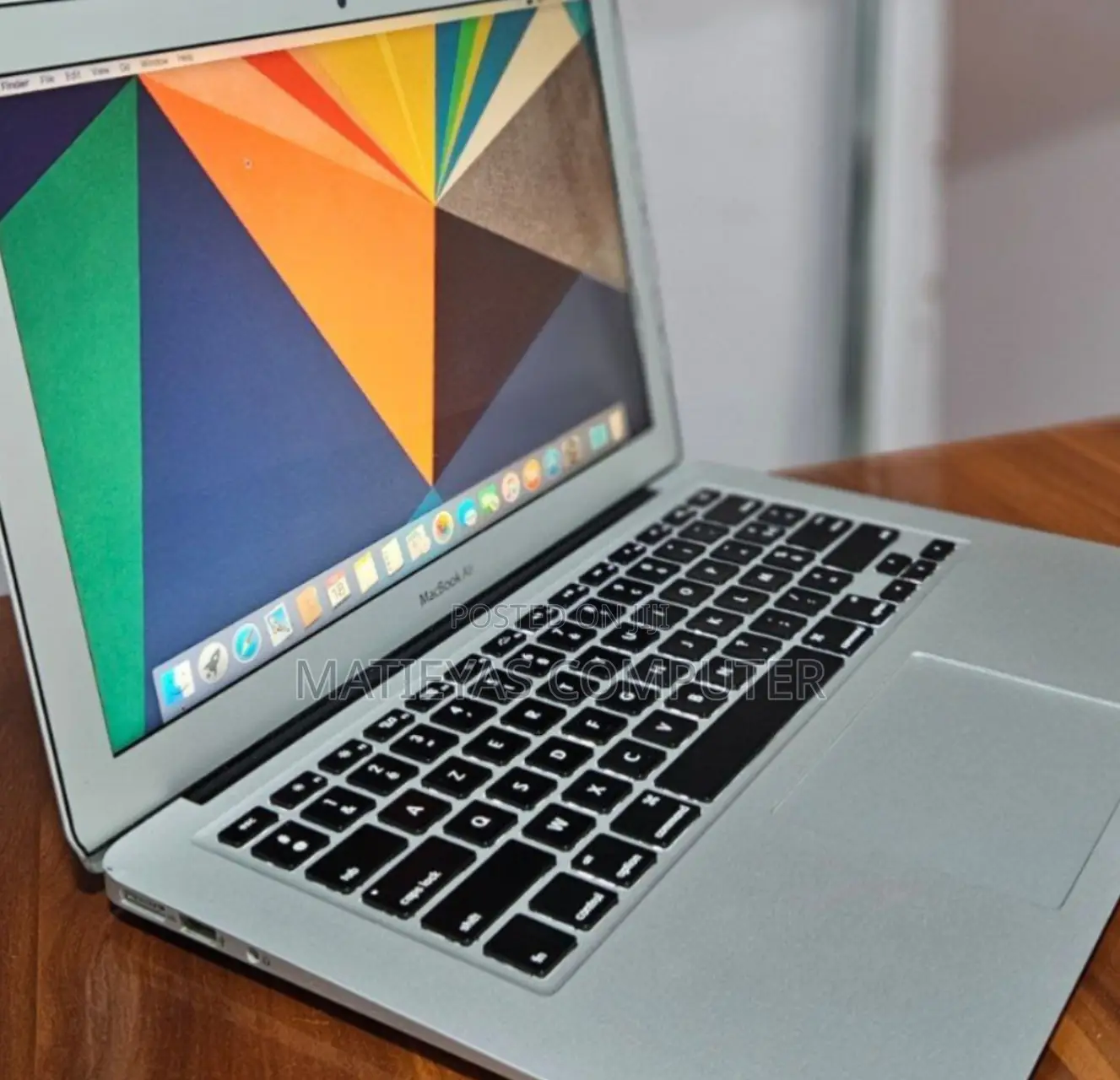 New Laptop Apple MacBook Air 2015 8GB Intel Core I5 SSD 256GB