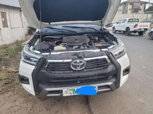 Toyota Hilux Revo Double Cab Deisel 2.8 AWD 2022 White