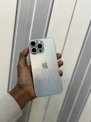 Photo - Apple iPhone 15 Pro Max 256 GB Silver