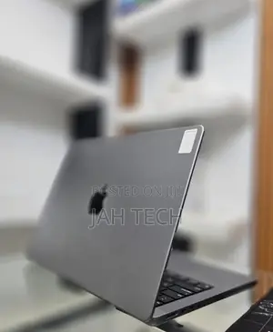 New Laptop Apple MacBook Pro M1 16GB Apple M1 Pro SSD 512GB
