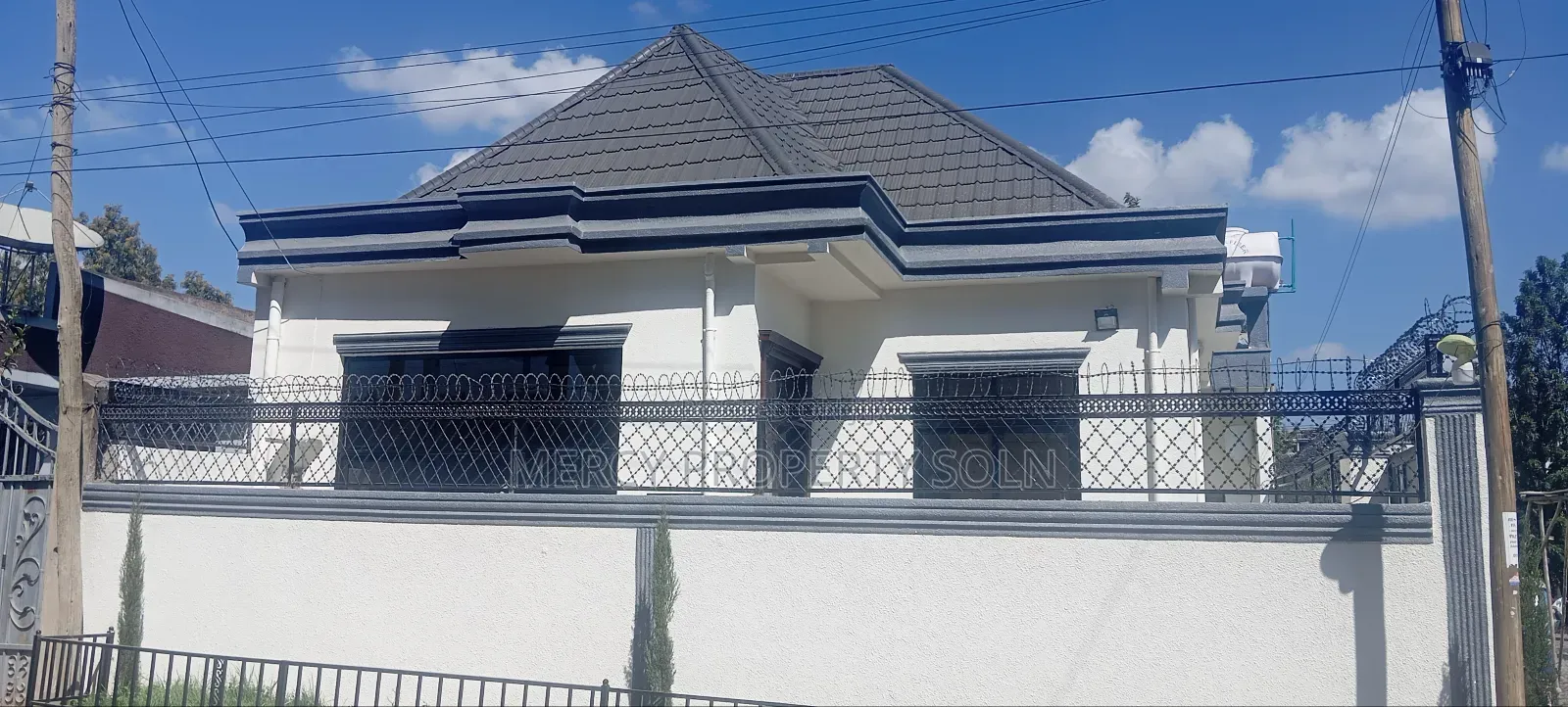 Furnished 5bdrm Villa in Bole for sale