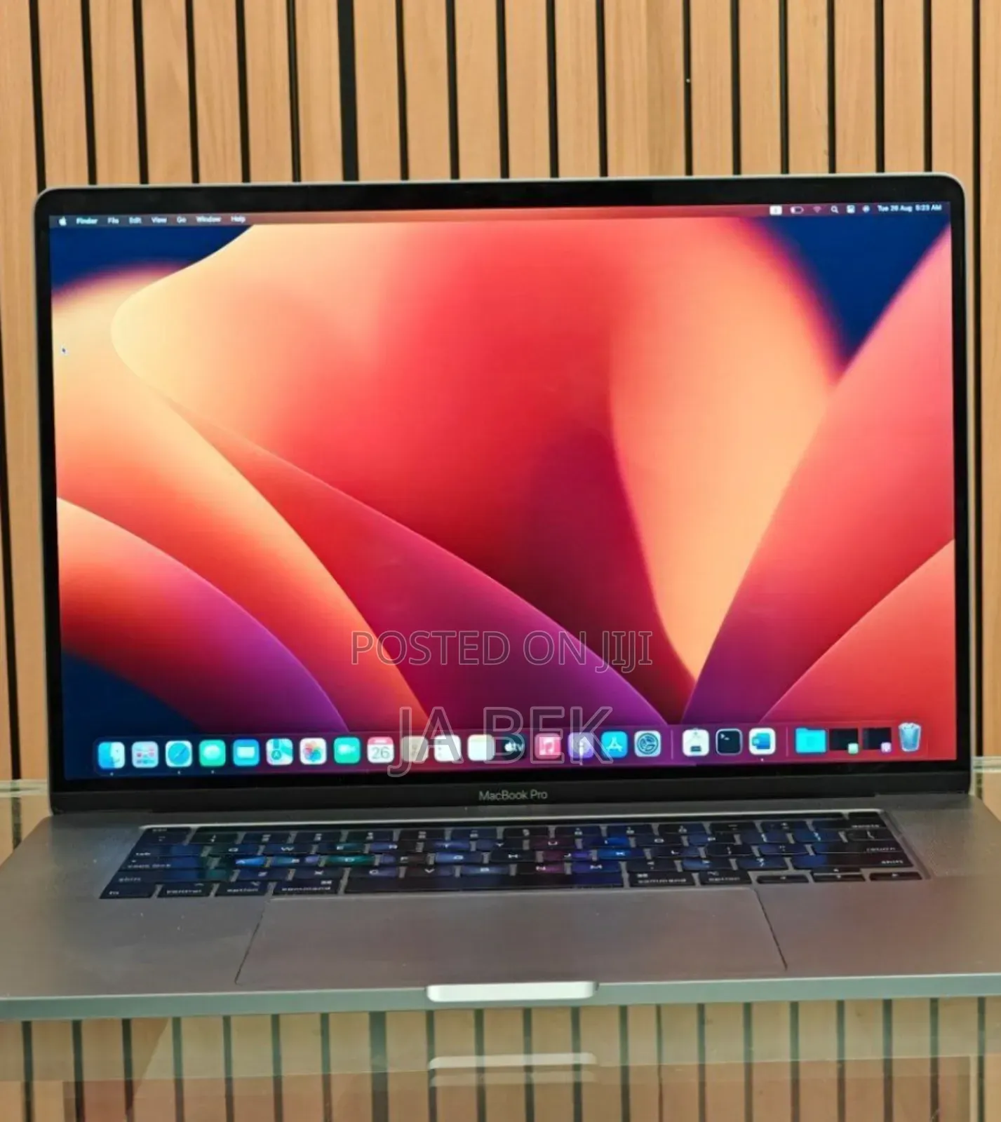 New Laptop Apple MacBook Pro 2019 16GB Intel Core I7 SSD 512GB