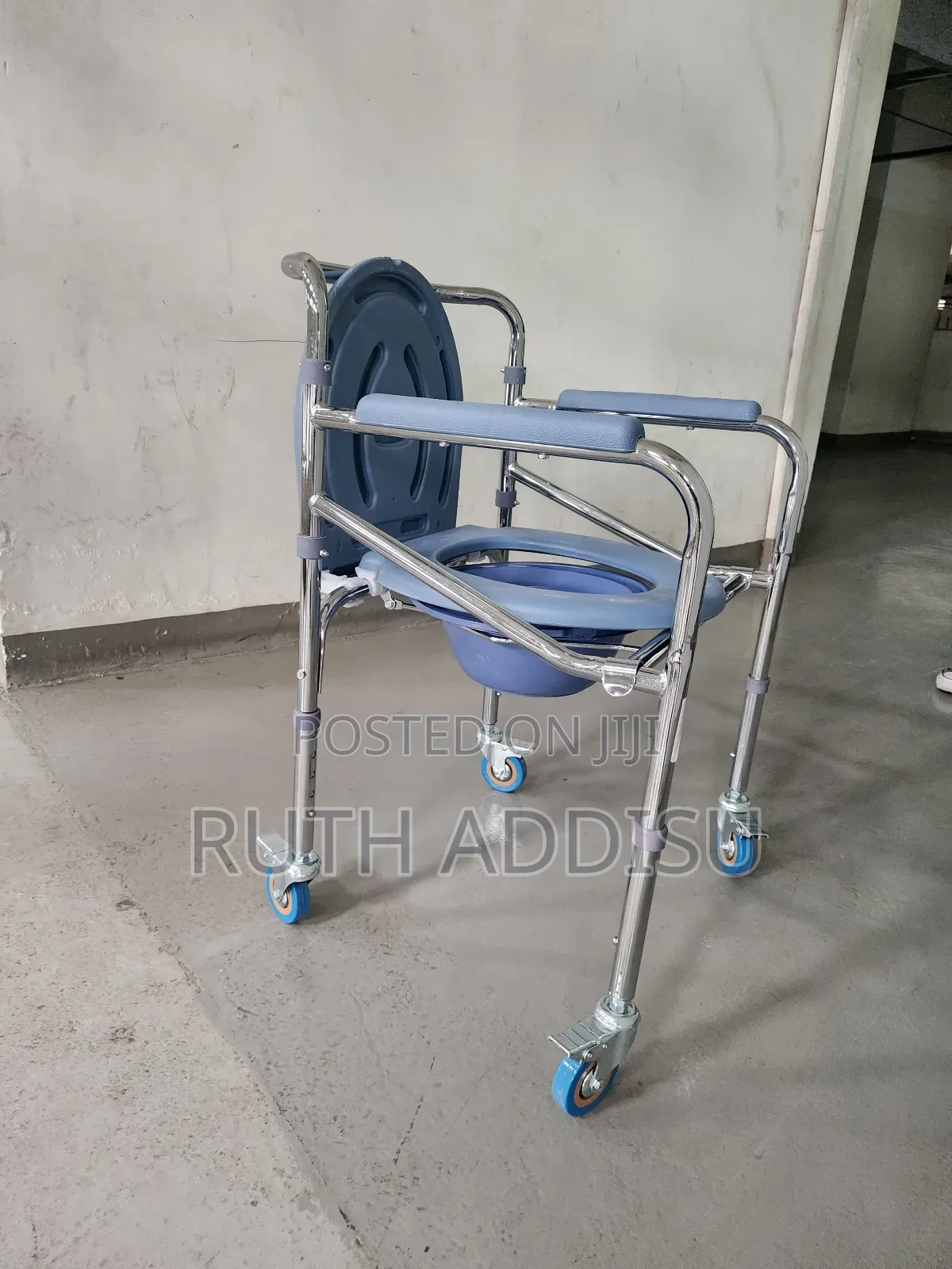 Commode Four Wheels Medical Toilet Chair三年poty Chair Commode延續poty New