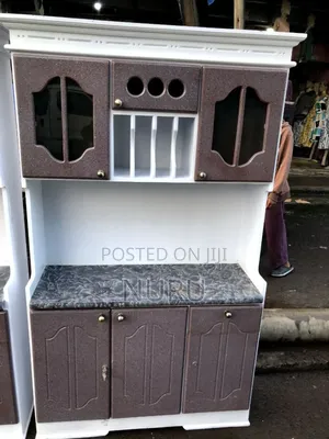 ኪችን ካቢኔት በአንድ ሜትር ከሀያ