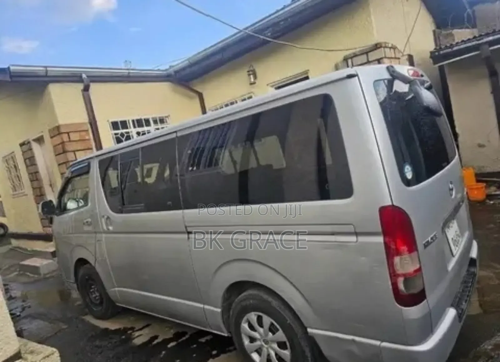 Toyota HiAce 2007 White