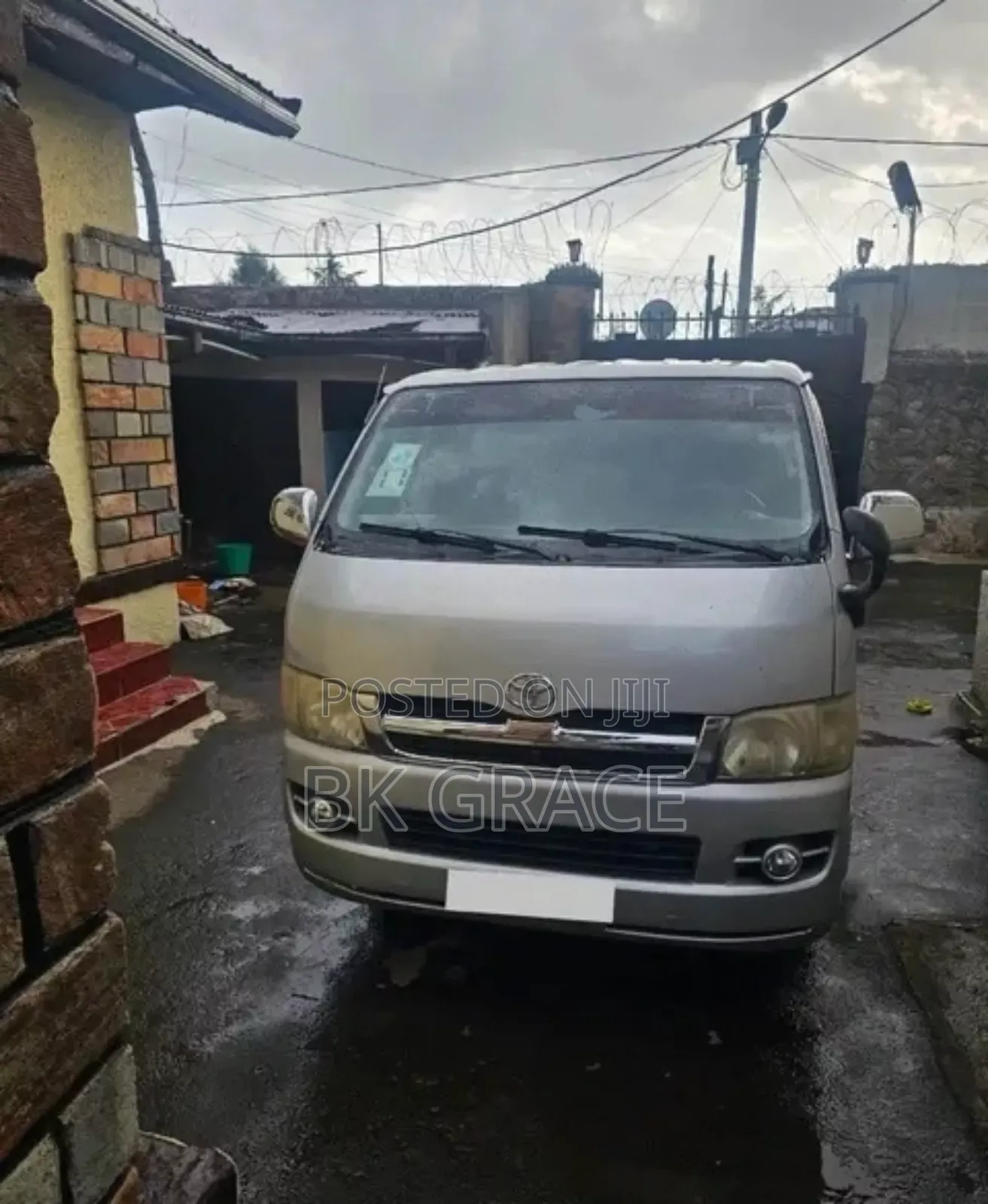 Toyota HiAce 2007 White