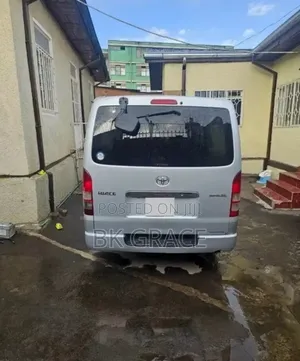 Toyota HiAce 2007 White
