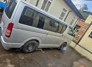 Toyota HiAce 2007 White
