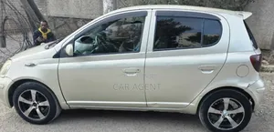 Toyota Vitz 2002 Silver