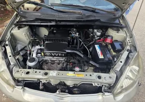 Toyota Vitz 2002 Silver