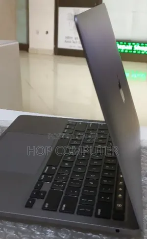 New Laptop Apple MacBook Pro 2020 16GB Apple M1 SSD 256GB