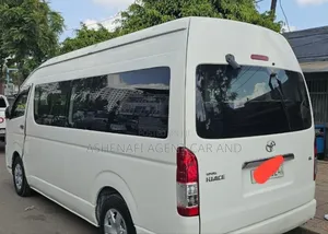 Toyota HiAce 2017 White