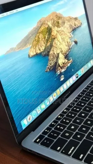 New Laptop Apple MacBook Pro 2019 8GB Intel Core I5 SSD 256GB