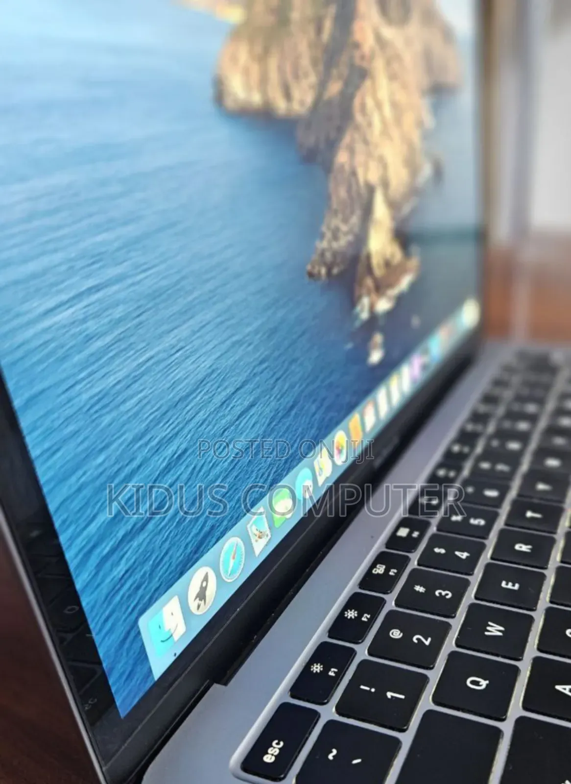 New Laptop Apple MacBook Pro 2019 8GB Intel Core I5 SSD 256GB