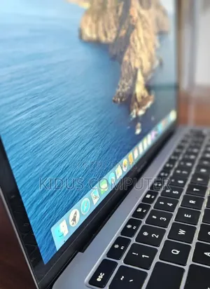 New Laptop Apple MacBook Pro 2019 8GB Intel Core I5 SSD 256GB