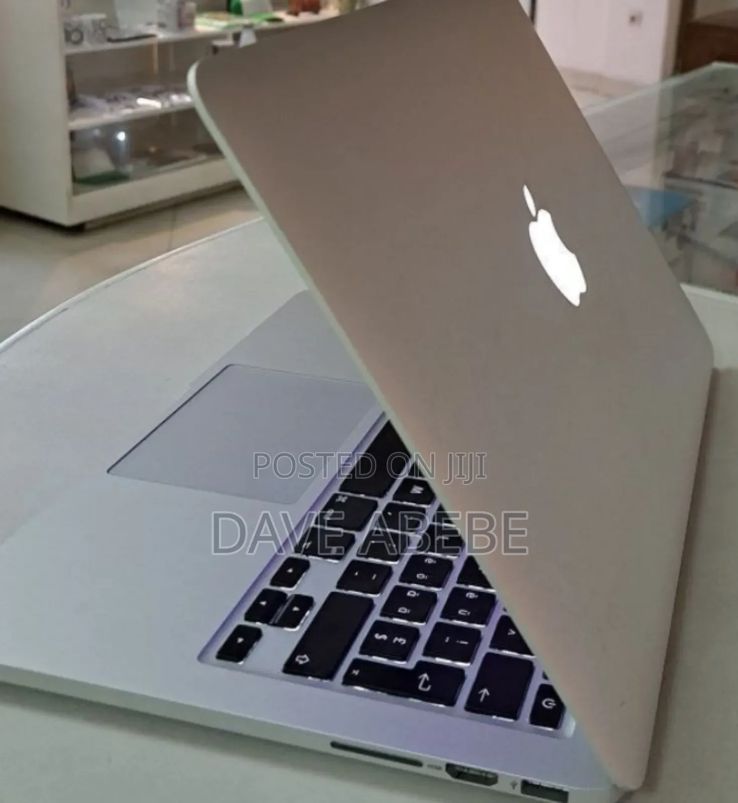 New Laptop Apple MacBook Pro 2015 8GB Intel Core I5 SSD 256GB