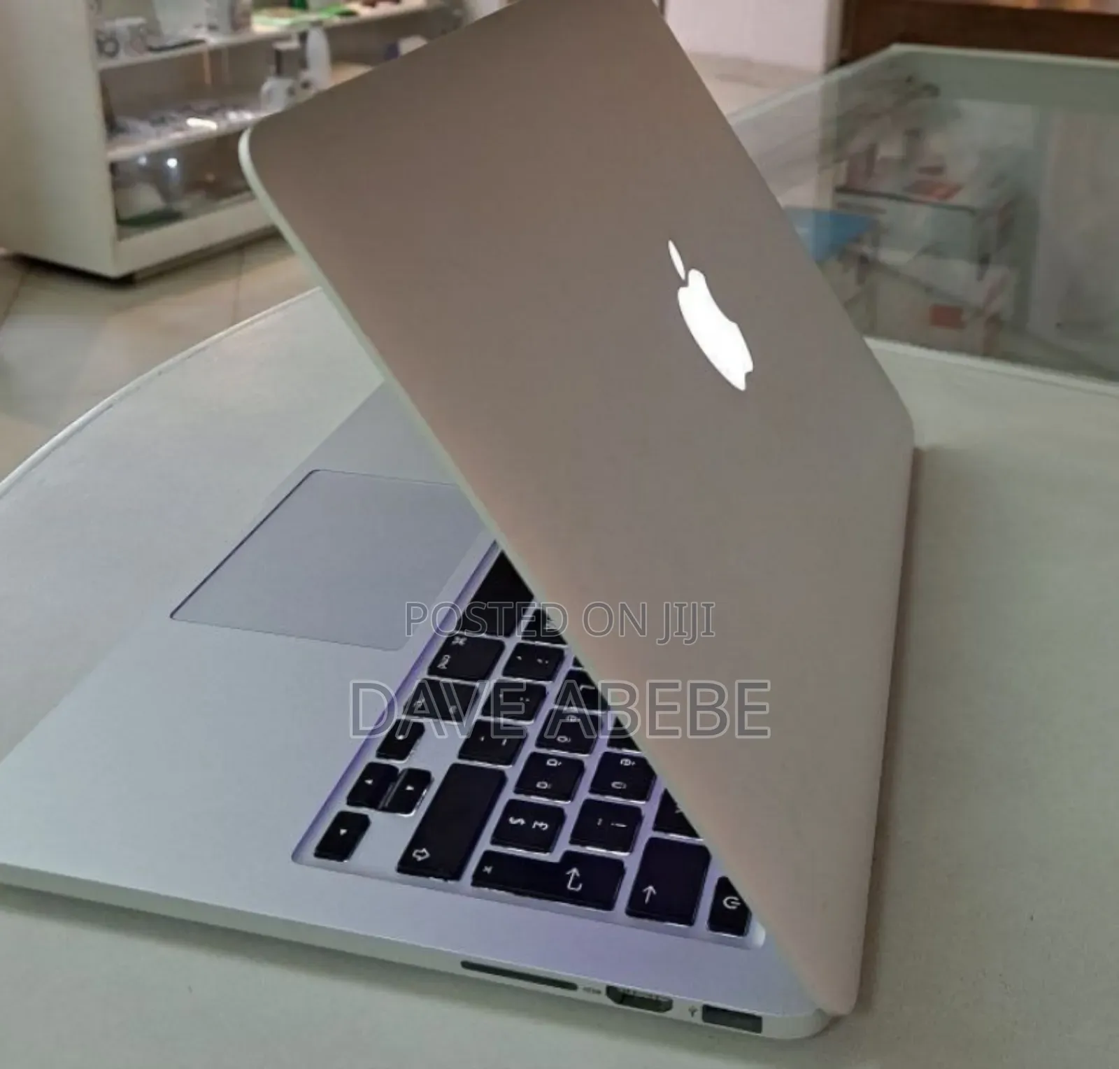 New Laptop Apple MacBook Pro 2015 8GB Intel Core I5 SSD 256GB