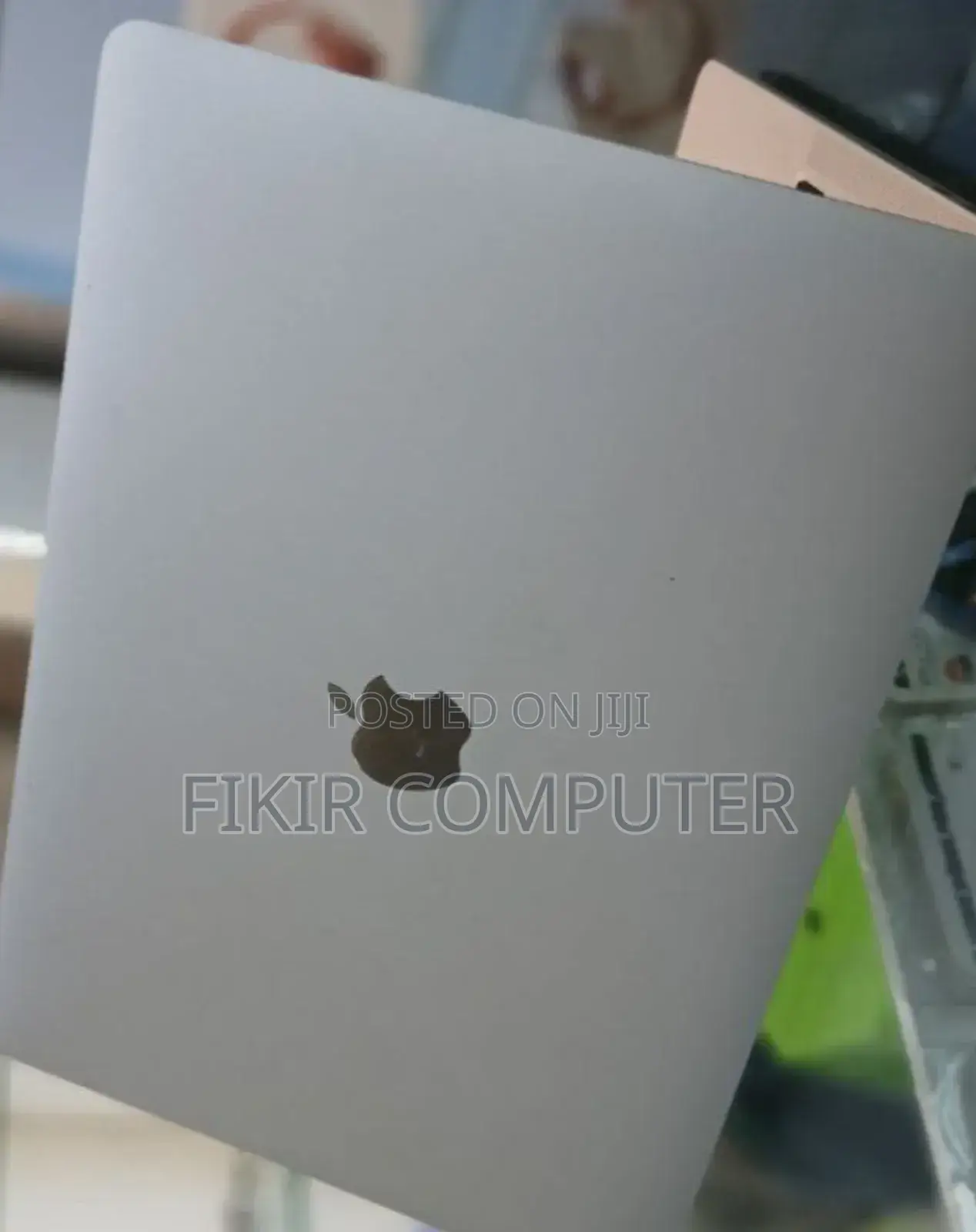 New Laptop Apple MacBook Pro 2022 M2 8GB Intel Core M2 SSD 256GB