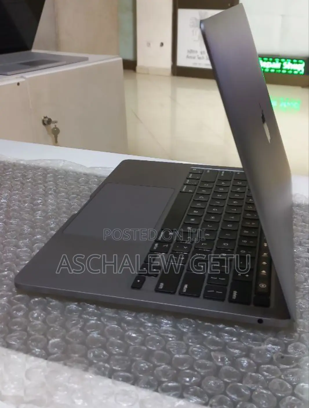 New Laptop Apple MacBook Pro M1 16GB Apple M1 Pro SSD 256GB