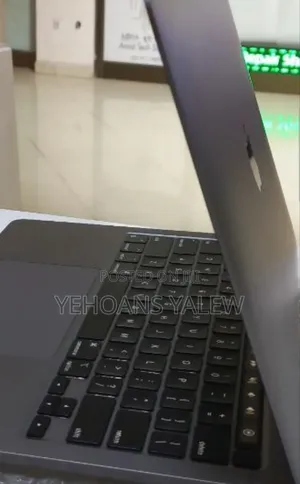 New Laptop Apple MacBook Pro 2020 M1 16GB Apple M1 SSD 256GB