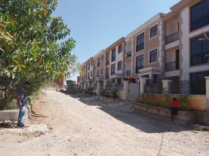 5bdrm Villa in Metro Real Estate, Bole for sale