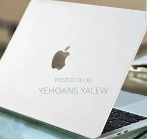 New Laptop Apple MacBook Air 2025 M4 13-Inch 16GB Apple M4 SSD 256GB