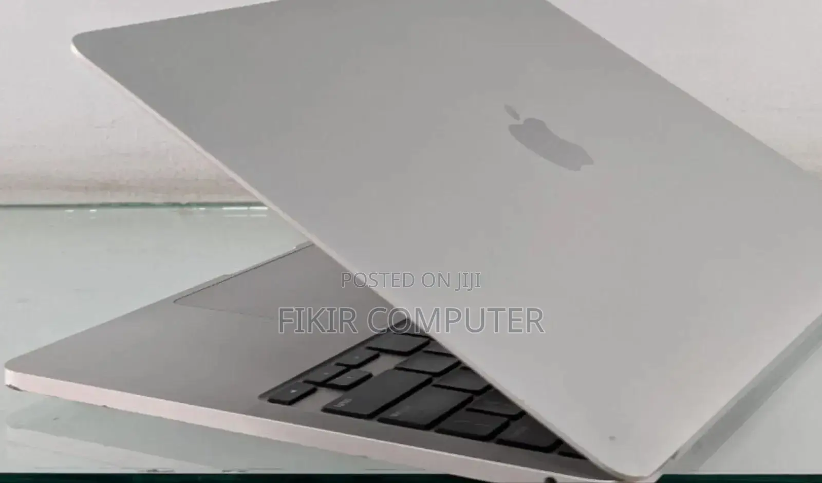 New Laptop Apple MacBook Pro 2022 M2 8GB Intel Core M2 SSD 256GB