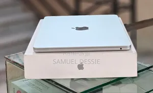 New Laptop Apple MacBook Air 2025 M4 13-Inch 16GB Apple M4 SSD 256GB