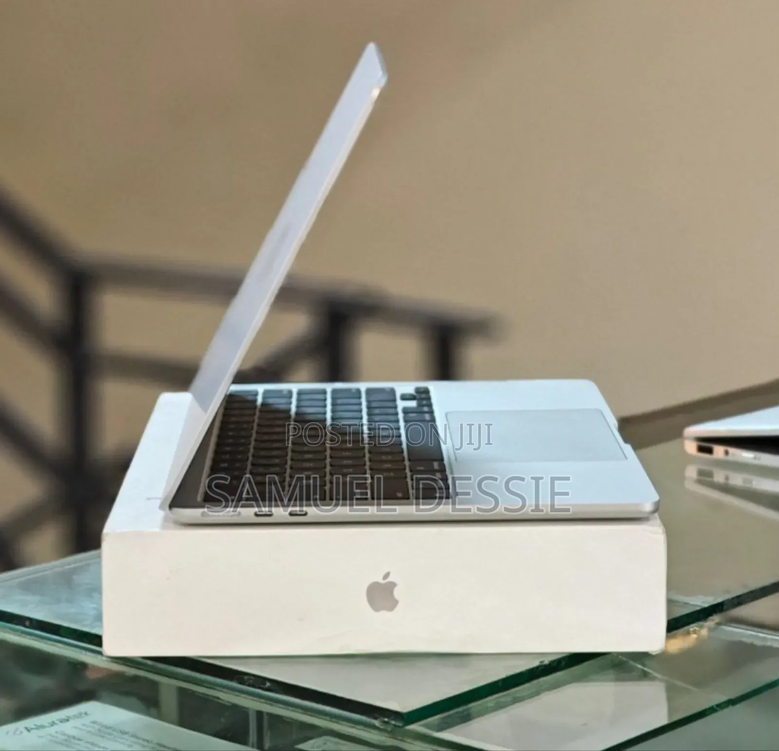 New Laptop Apple MacBook Air 2025 M4 13-Inch 16GB Apple M4 SSD 256GB