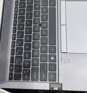 New Laptop HP ZBook Firefly G8 16GB Intel Core I7 SSD 512GB