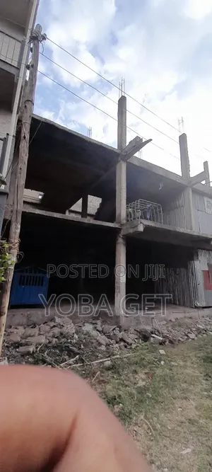 5bdrm House in Akaky Kaliti for sale