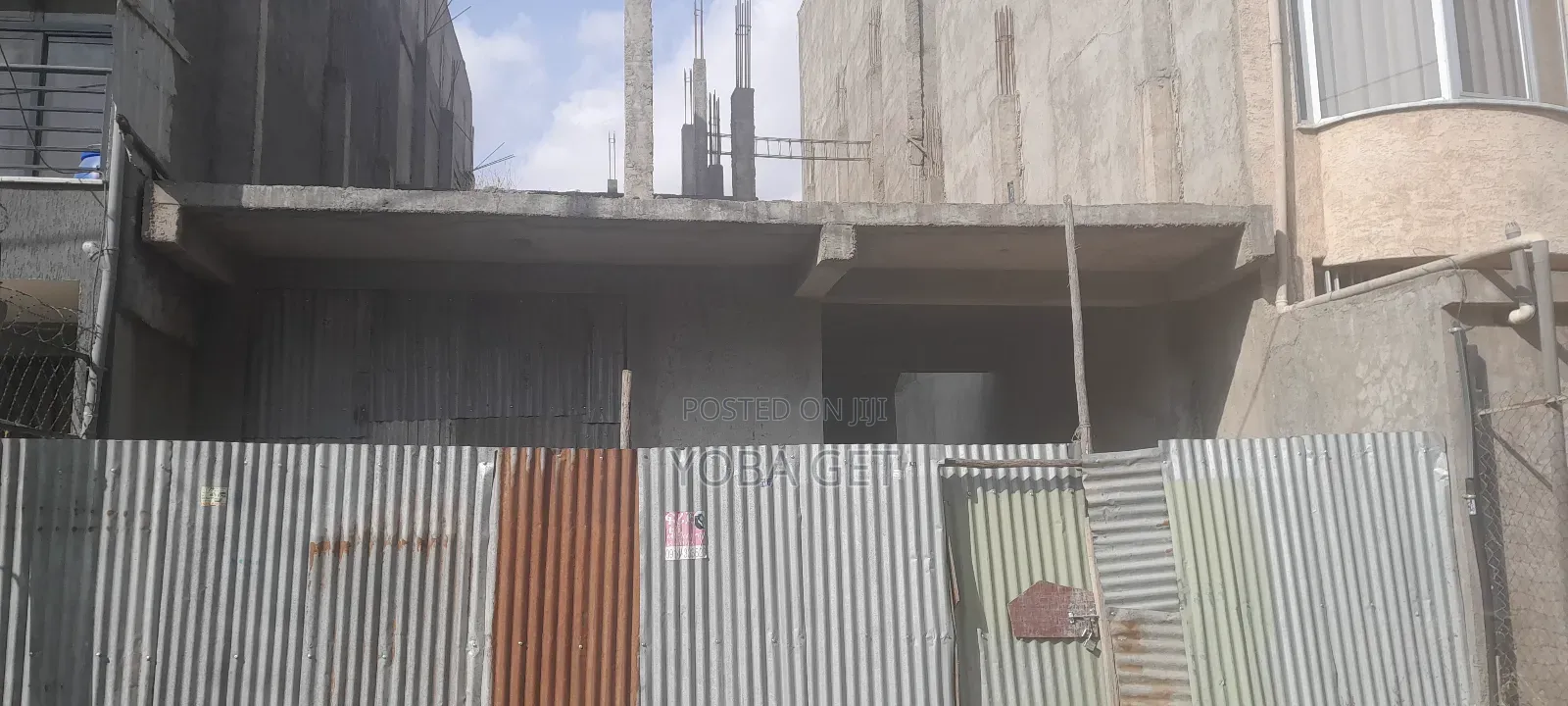 5bdrm House in Akaky Kaliti for sale