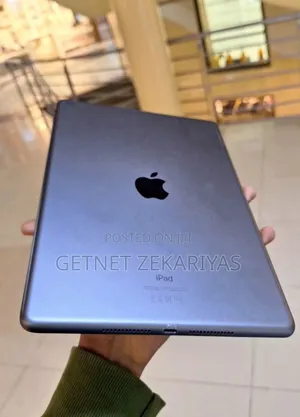Photo - New Apple iPad 10.2 (2021) 32 GB