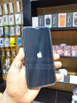 Photo - Apple iPhone 11 128 GB Black