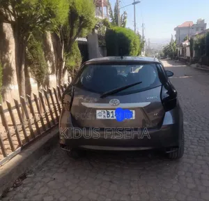 Toyota Yaris SE Hatchback 5dr 2014 Silver