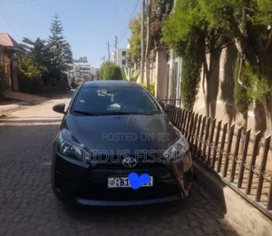 Toyota Yaris SE Hatchback 5dr 2014 Silver