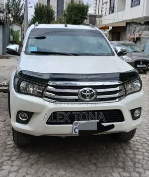 Toyota Hilux 2019 White