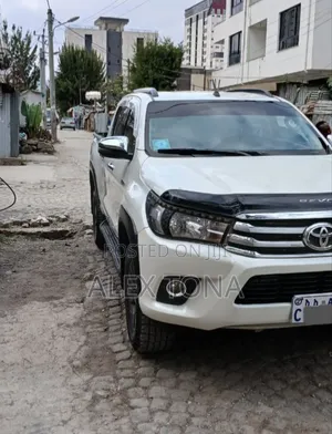 Toyota Hilux 2019 White