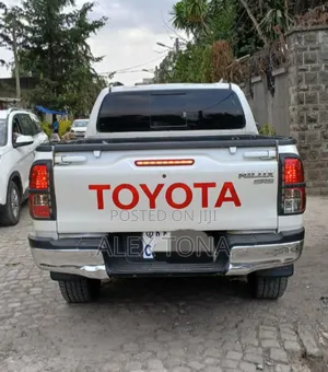 Toyota Hilux 2019 White
