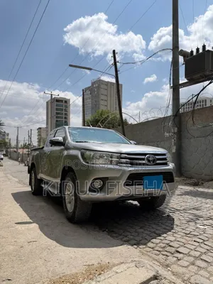 Photo - Toyota Hilux 2019 Silver