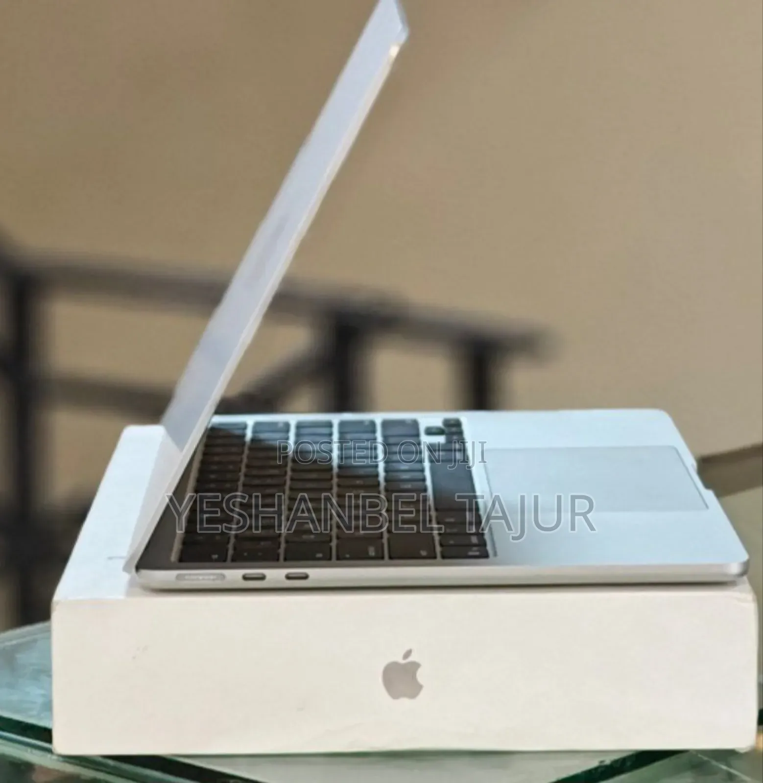 New Laptop Apple MacBook Air 2025 M4 13-Inch 16GB Apple M4 SSD 256GB