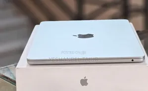 New Laptop Apple MacBook Air 2025 M4 13-Inch 16GB Apple M4 SSD 256GB